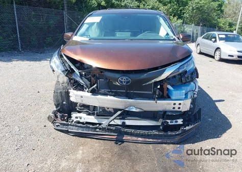 2021 Toyota Sienna Le z USA, uszkodzony, nr VIN 5TDKRKEC0MS062918